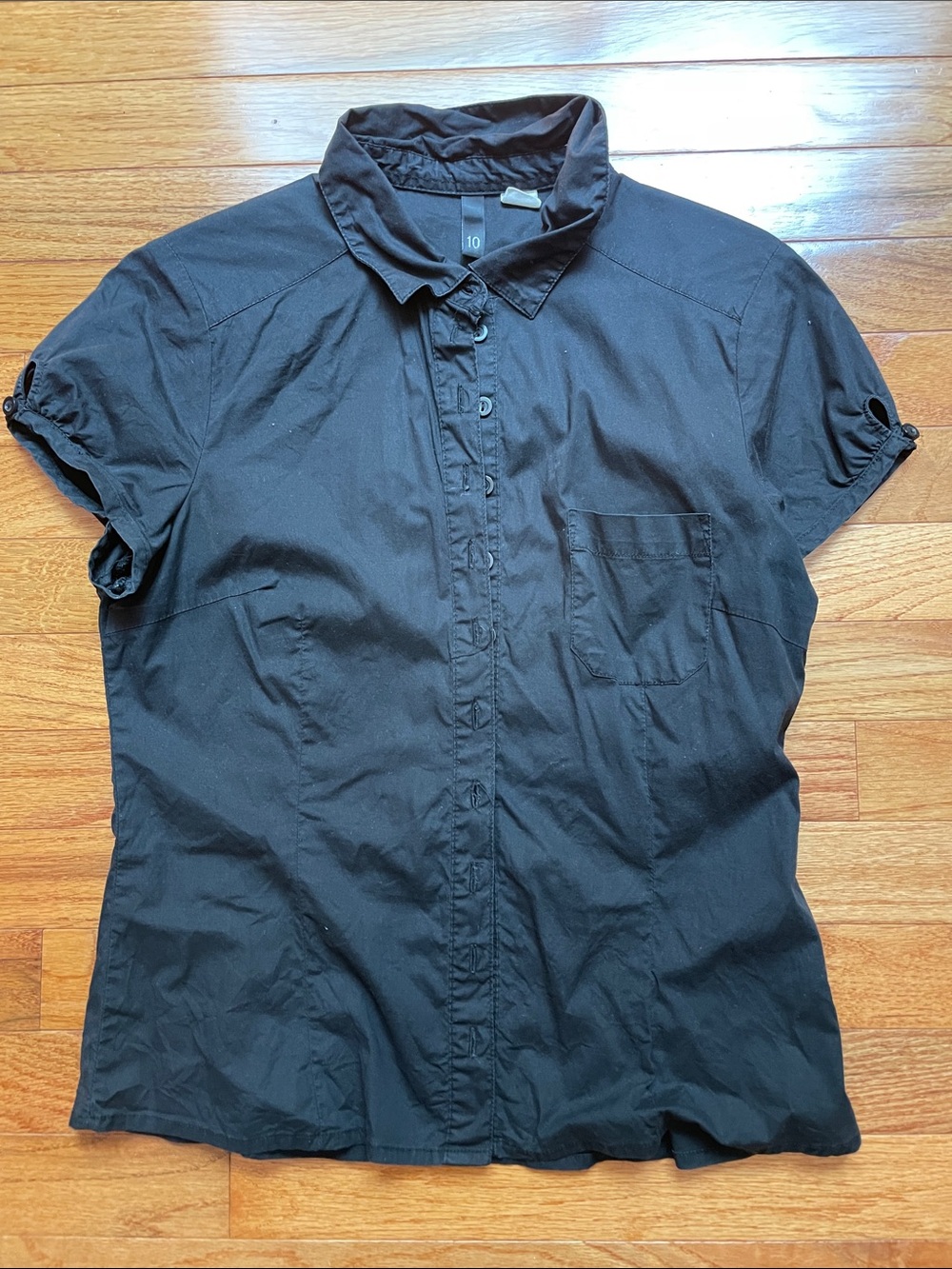 Women’s Black Short-Sleeve Button-Up Shirt